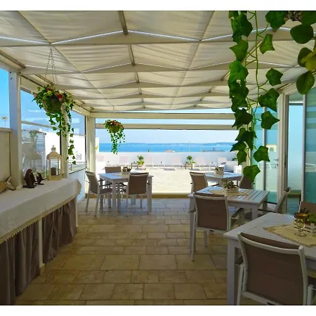 فندق مبيت وإفطار Faro Bianco Dependance 4*