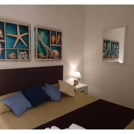 فندق مبيت وإفطار Faro Bianco Dependance غالّيبولي