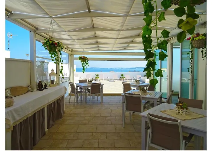 Bed & Breakfast Faro Bianco Dependance 4*